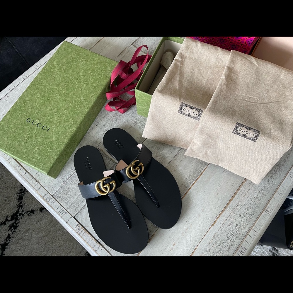 Gucci Marmont Leather Thong Sandals With Double G